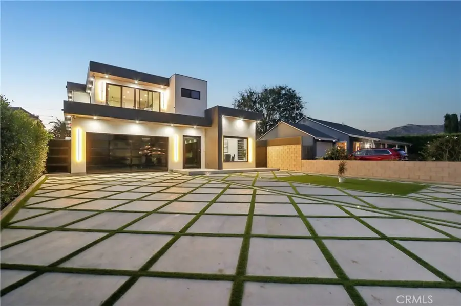 2227 N Lamer Street, Burbank, CA 91504 - Image #2