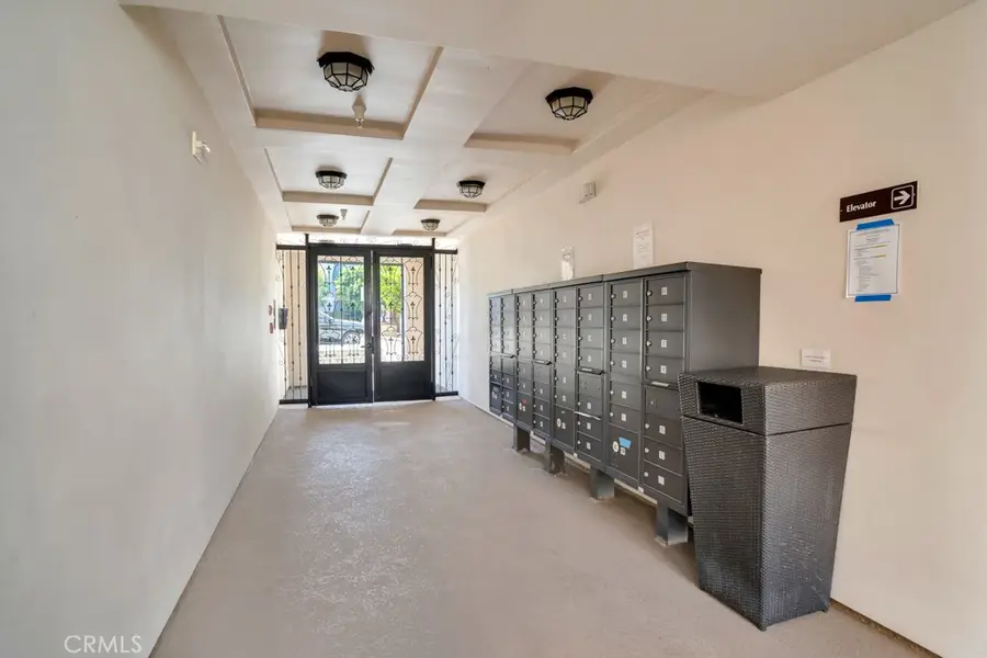 4724 Kester #410, Sherman Oaks, CA 91403 - Image #2