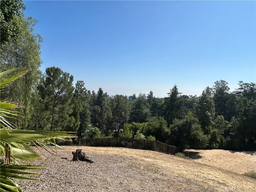 5075 Hood Drive, Woodland Hills, CA 91364 - Image #2