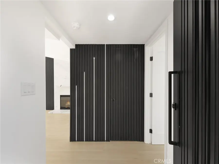 20528 & 20526 Hamlin Street, Winnetka, CA 91306 - Image #3