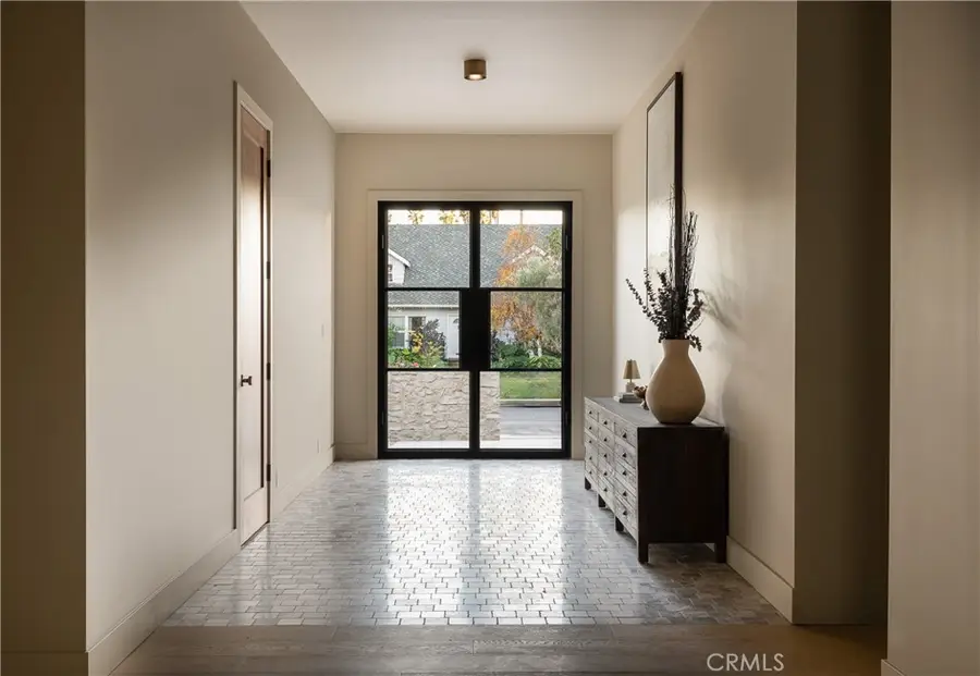 15719 Hartsook, Encino, CA 91436 - Image #2