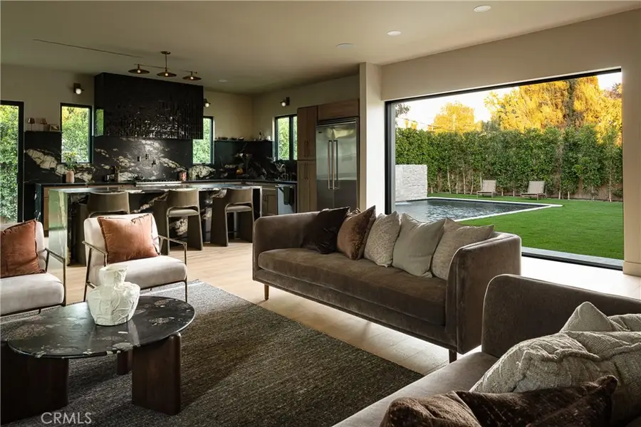 15719 Hartsook, Encino, CA 91436 - Image #3