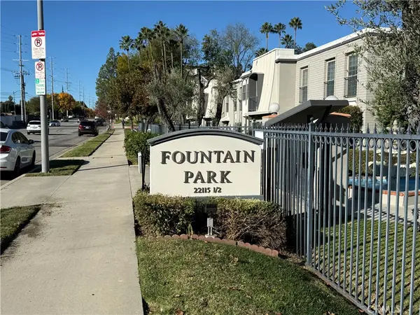 22049 Oxnard, Woodland Hills, CA 91367