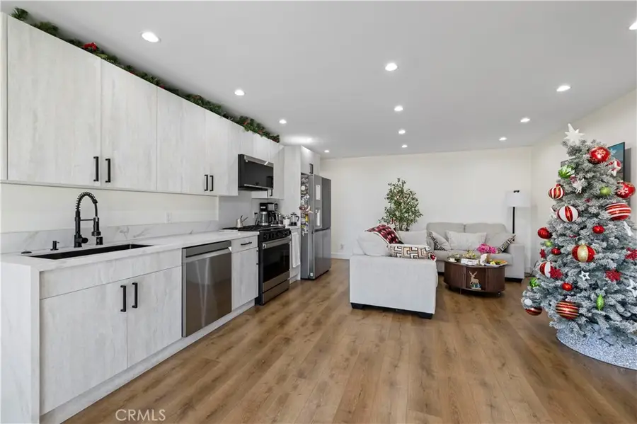 9846 Monogram Ave, Northridge, CA 91343 - #3