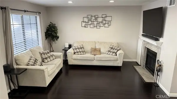 11300 Foothill Boulevard #33, Lakeview Terrace, CA 91342