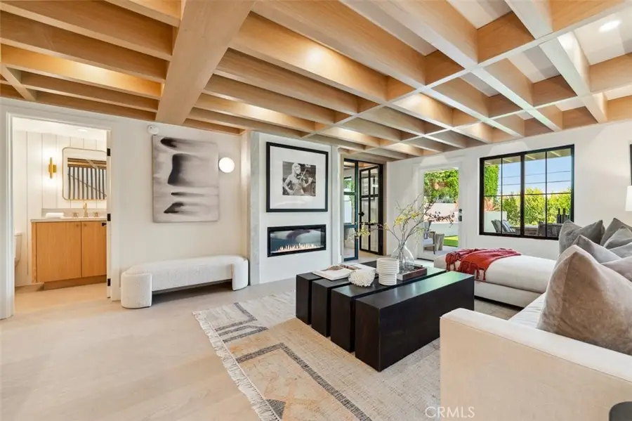 13817 Valley Vista Blvd, Sherman Oaks, CA 91423 - Image #2