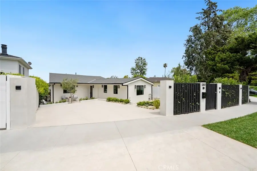 13817 Valley Vista Blvd, Sherman Oaks, CA 91423 - Image #3