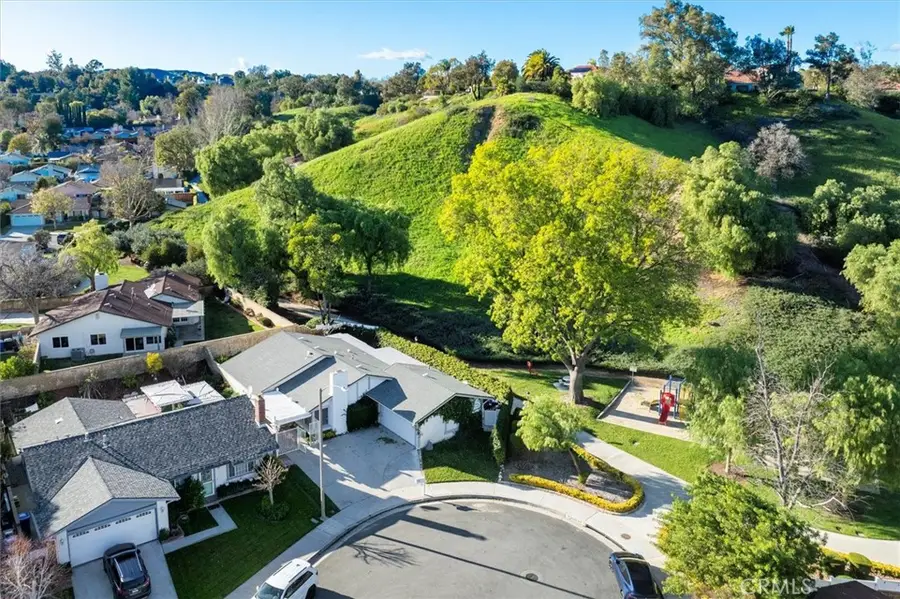 25897 Ramillo, Valencia, CA 91355 - Image #2