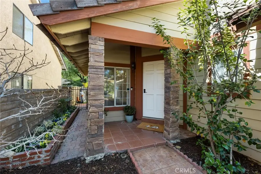 28205 Stonington Lane, Saugus, CA 91350 - Image #2
