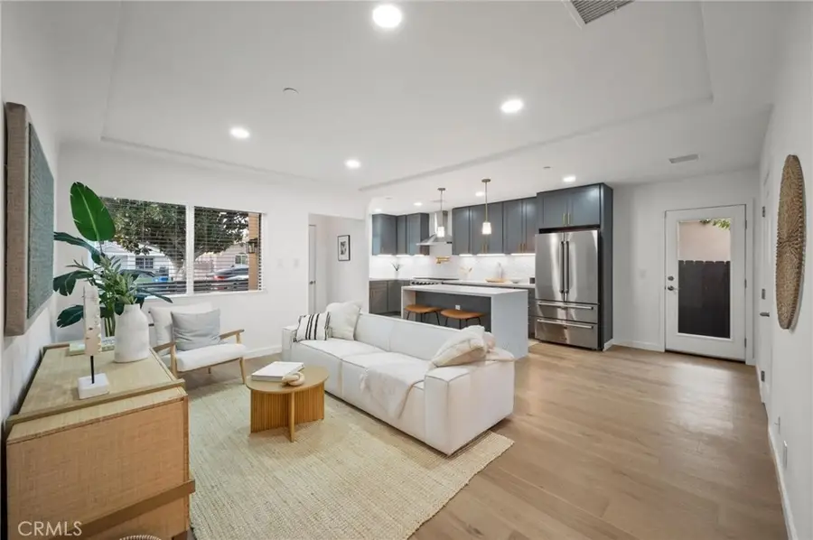 14328 Emelita Street, Sherman Oaks, CA 91401 - Image #2