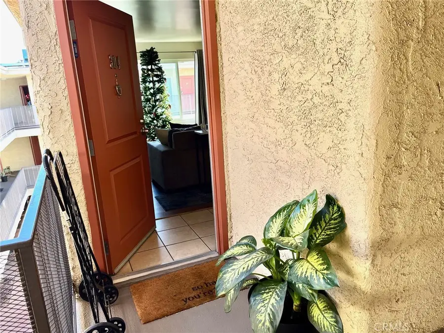 20327 Saticoy #304, Winnetka, CA 91306 - #2