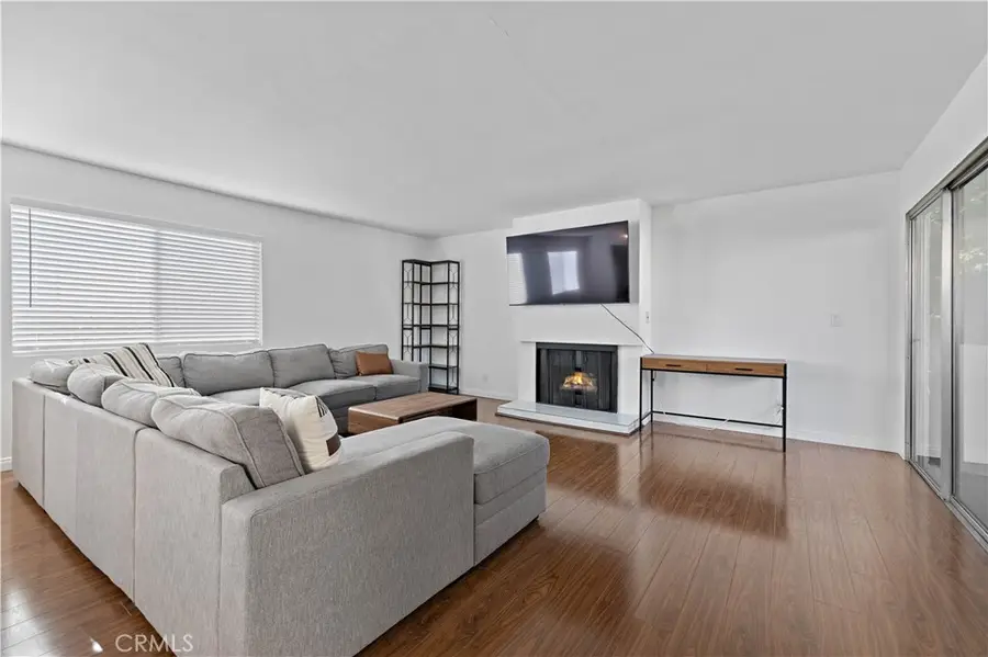 15080 Victory #205, Van Nuys, CA 91411 - Image #3