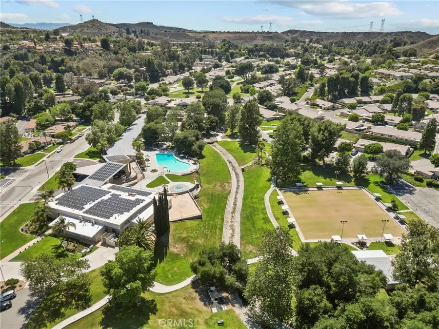 19122 Avenue Of The Oaks #A, Newhall, CA 91321 - Image #2