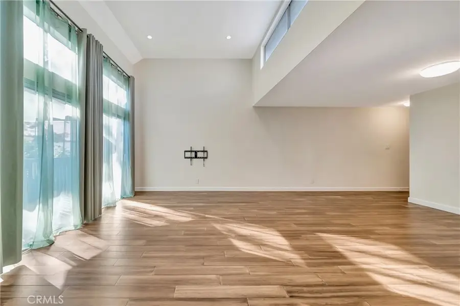 5700 Etiwanda Avenue #280, Tarzana, CA 91356 - Image #2