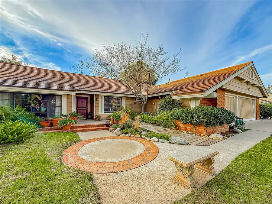 377 Oldstone Court, Simi Valley, CA 93065 - Image #2