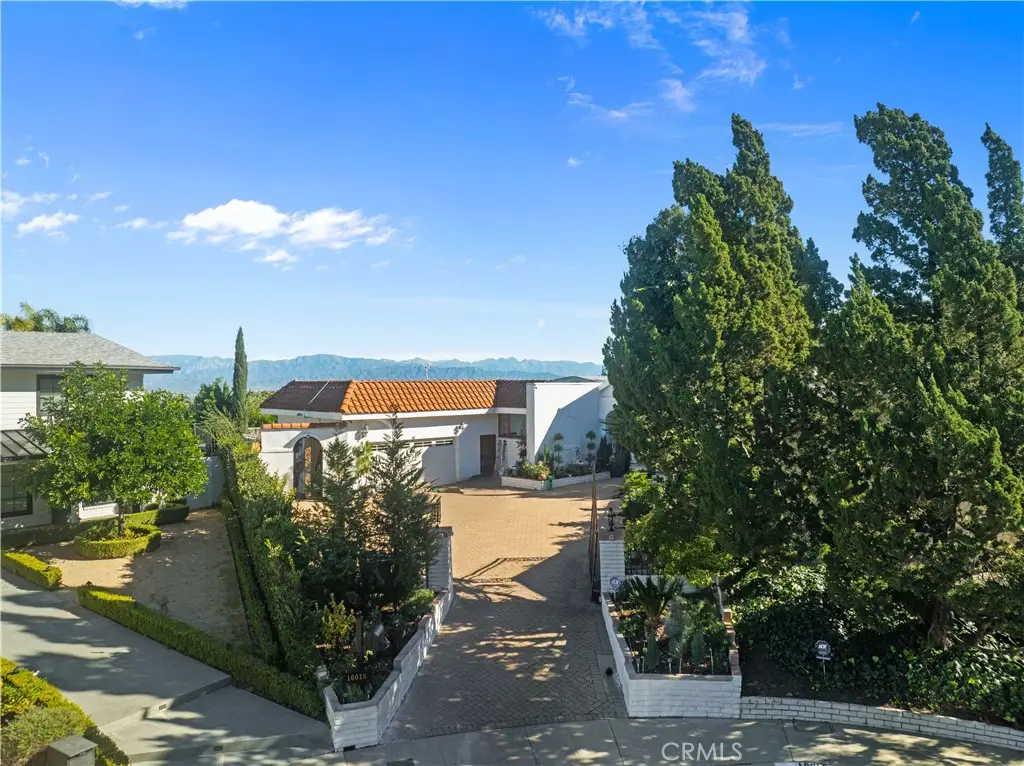 16015 Jeanne Ln, Encino, CA 91436 - Image #1