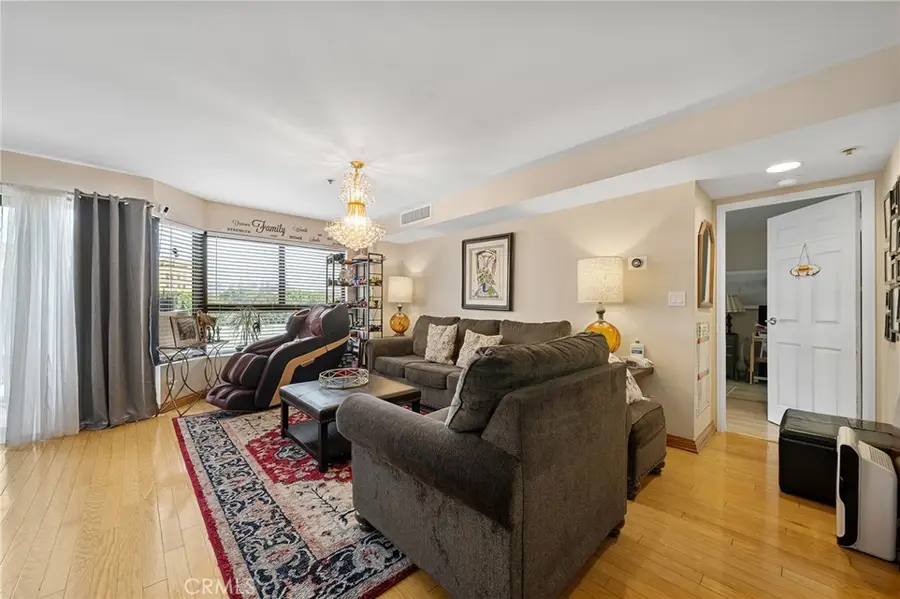 727 S Ardmore #308, Los Angeles, CA 90005 - #3