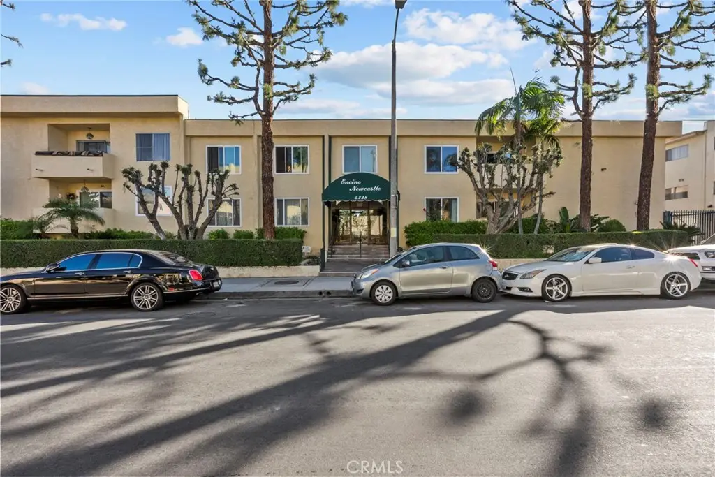 5328 Newcastle #18, Encino, CA 91316 - Image #1