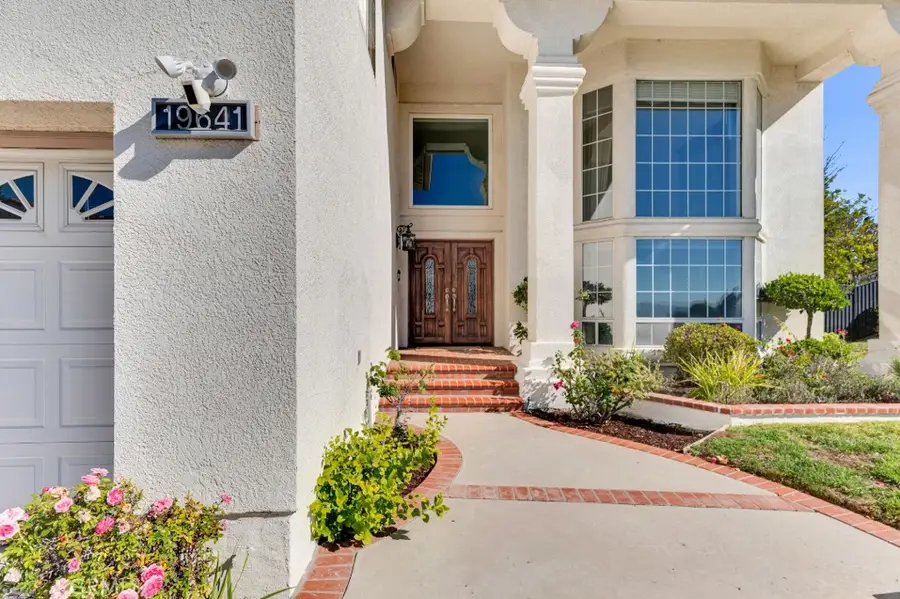 19641 Falcon Ridge Lane, Porter Ranch, CA 91326 - Image #2