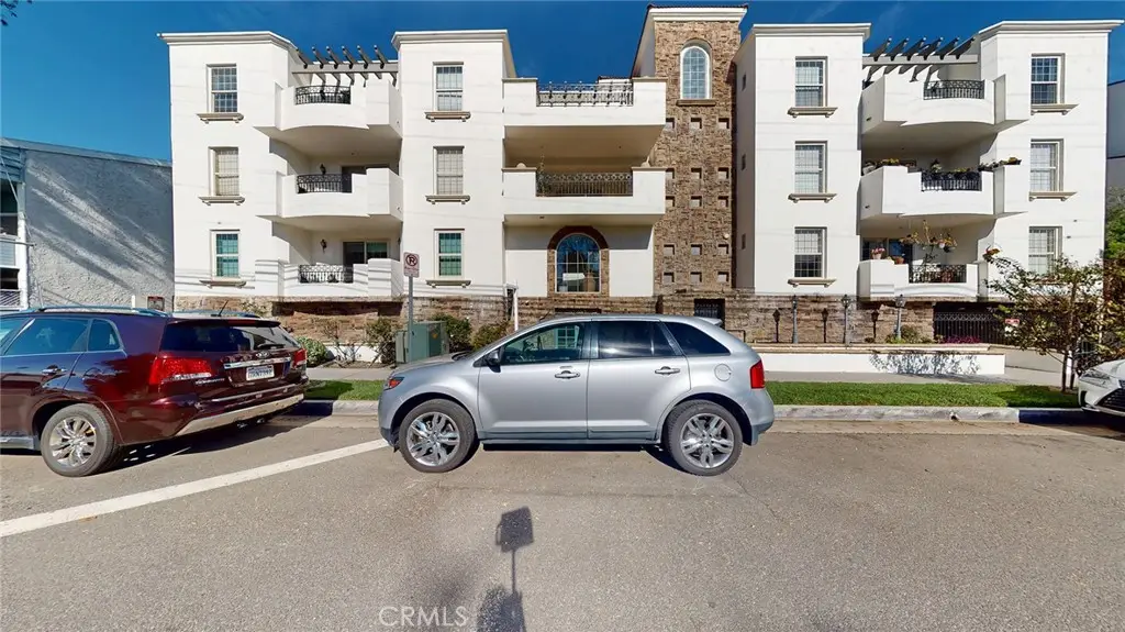 12407 Moorpark #301, Studio City, CA 91604 - Image #1