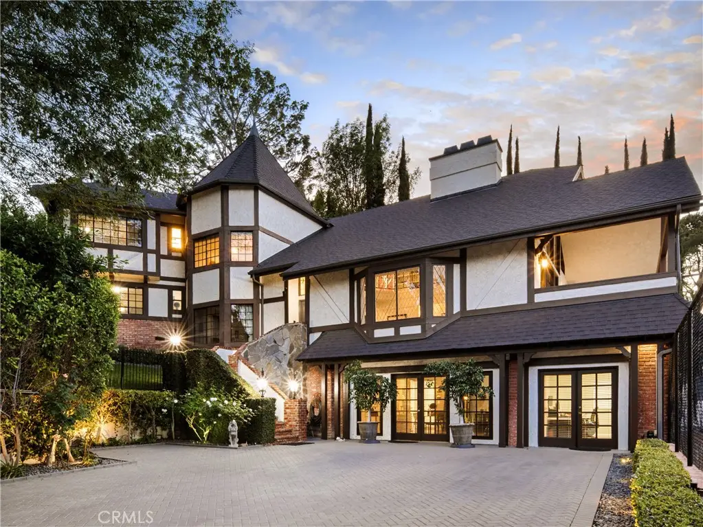 19540 Wells Drive, Tarzana, CA 91356 - #1