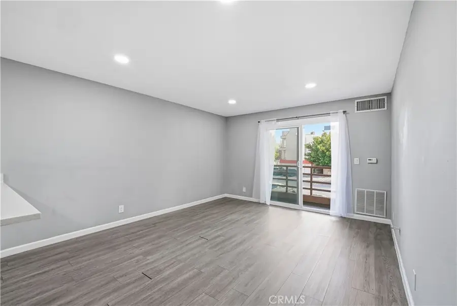 6815 Remmet #215, Canoga Park, CA 91303 - Image #2