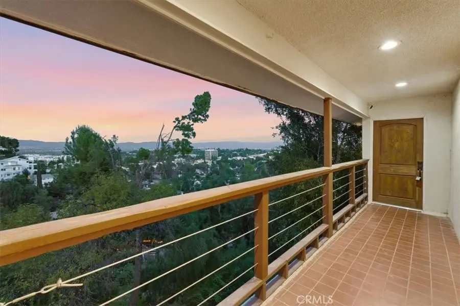5160 Medina Road, Woodland Hills, CA 91364 - Image #2