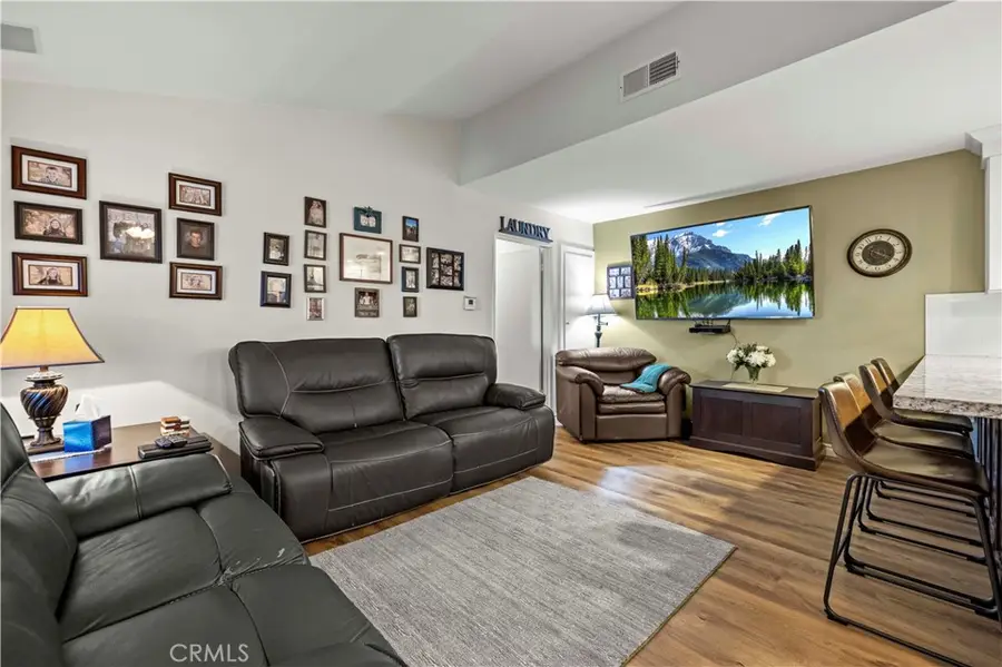 19160 Avenue Of The Oaks #B, Newhall, CA 91321 - #2