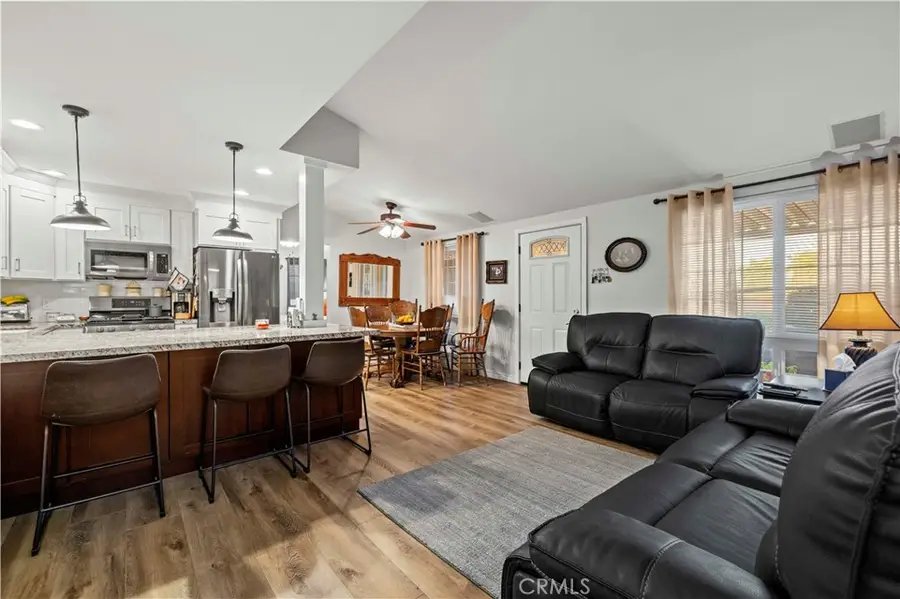 19160 Avenue Of The Oaks #B, Newhall, CA 91321 - #3