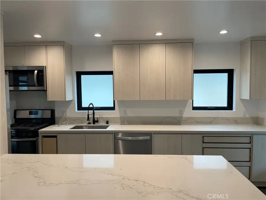 22651 Oxnard Street, Woodland Hills, CA 91367 - #3