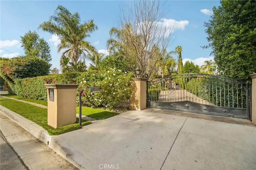 17401 Raymer Street, Northridge, CA 91325 - #2