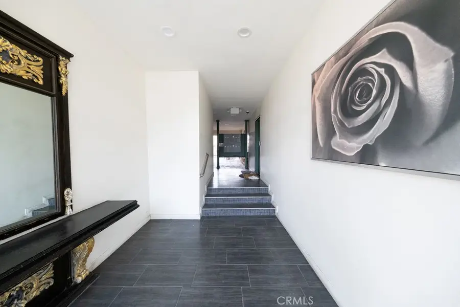 240 S Doheny Drive, Beverly Hills, CA 90211 - Image #3