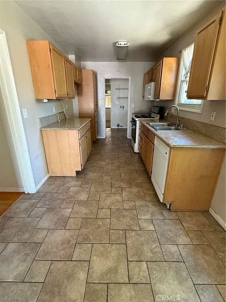 19465 Friar, Tarzana, CA 91335 - Image #2