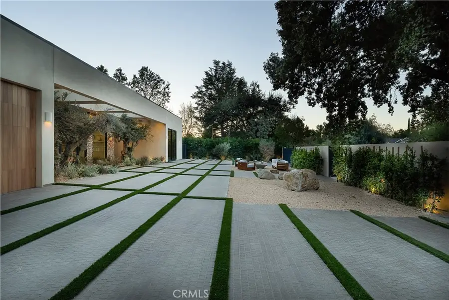 23340 Collins, Woodland Hills, CA 91367 - Image #2