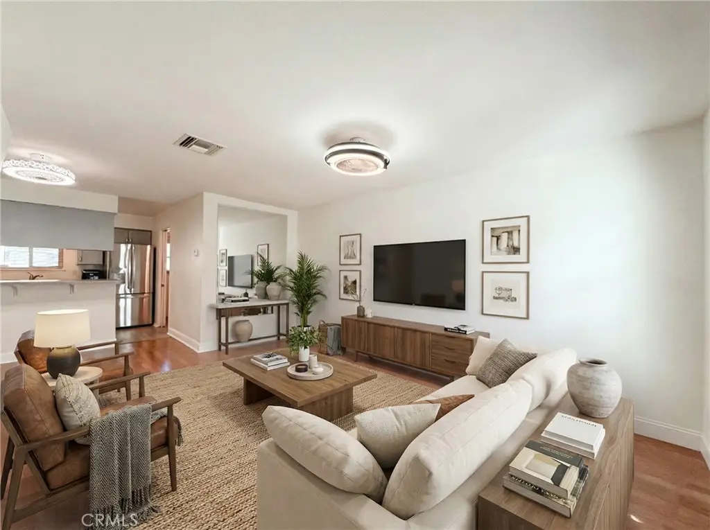 22131 Oxnard Street, Woodland Hills, CA 91367 - #1