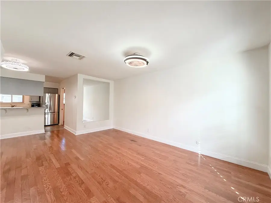 22131 Oxnard Street, Woodland Hills, CA 91367 - #2