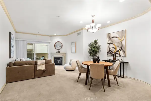 10715 Camarillo Street #203, North Hollywood, CA 91602