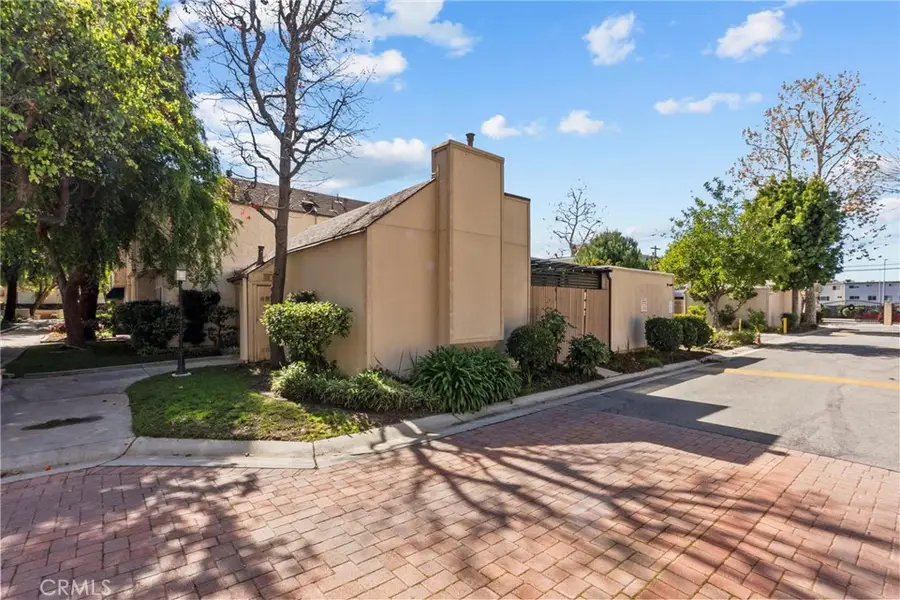 5640 Etiwanda Avenue #1, Tarzana, CA 91356 - #2