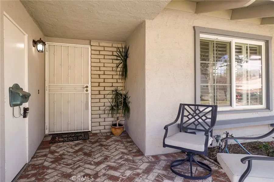 26807 Circle Of The Oaks, Newhall, CA 91321 - #2