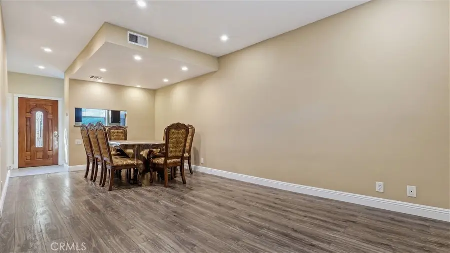 14256 Victory Boulevard #3, Van Nuys, CA 91401 - #2
