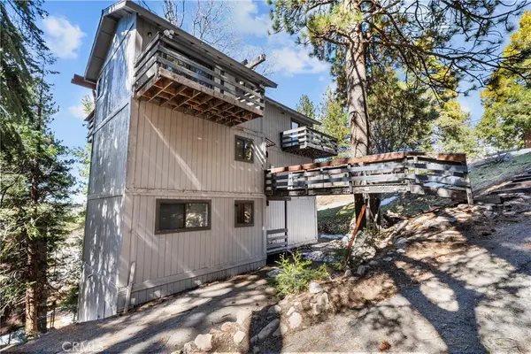 30901 Live Oak Drive, Running Springs, CA 92382