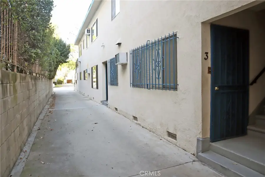 11100 Camarillo Street, West Toluca Lake, CA 91602 - #3