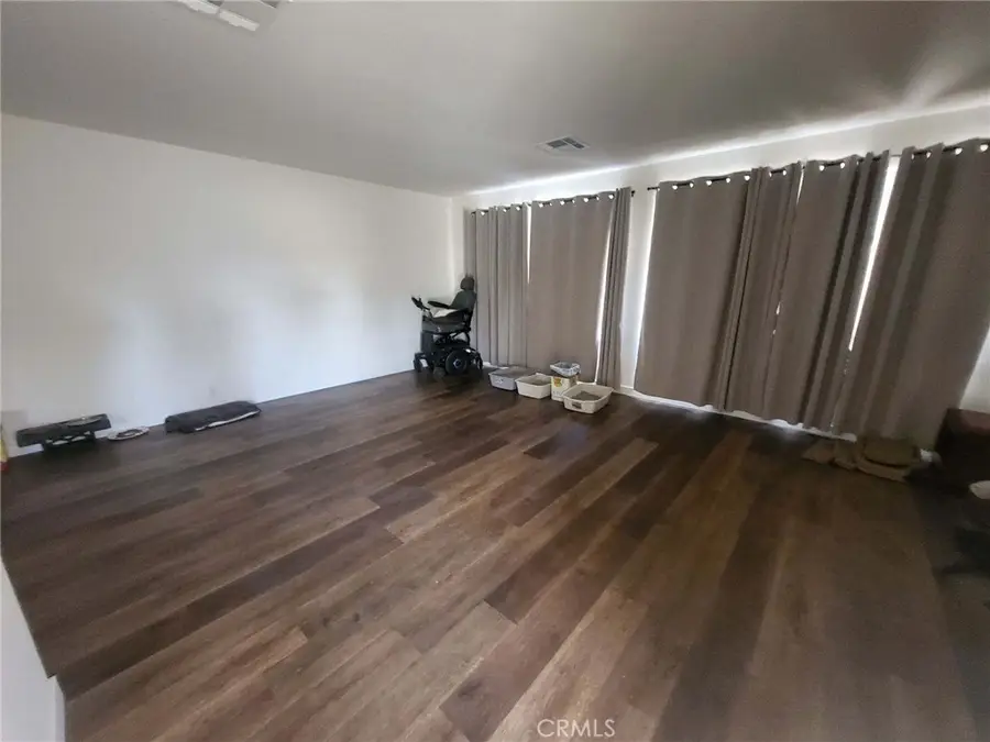 25 Veronica Way, San Fernando, CA 91345 - #3