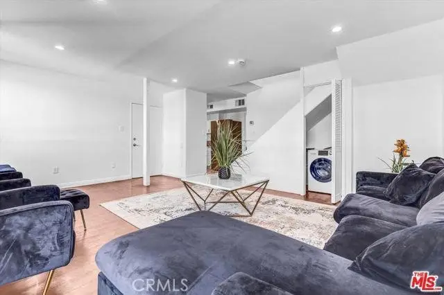 6155 Reseda Blvd #4, Tarzana, CA 91335 - #3