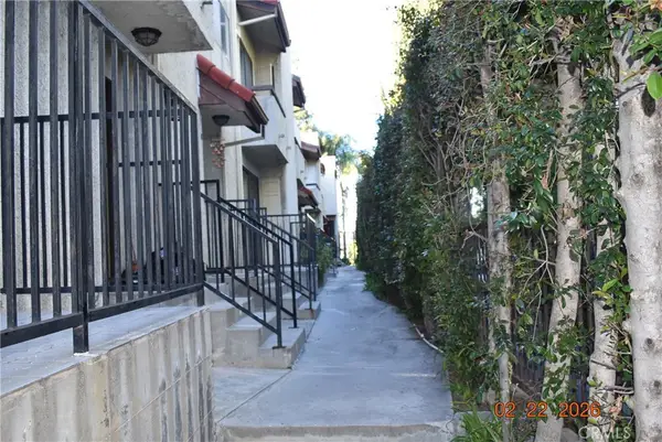 13203 Vanowen Street #8, North Hollywood, CA 91605