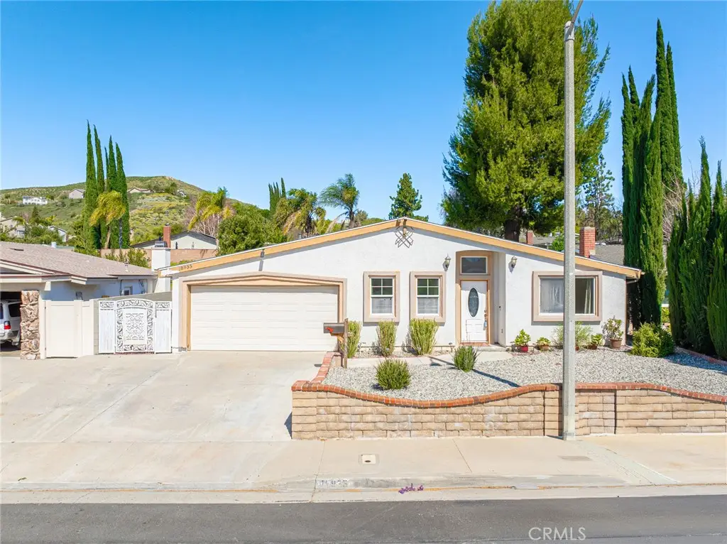 18933 Claycrest, Canyon Country, CA 91351 - #1