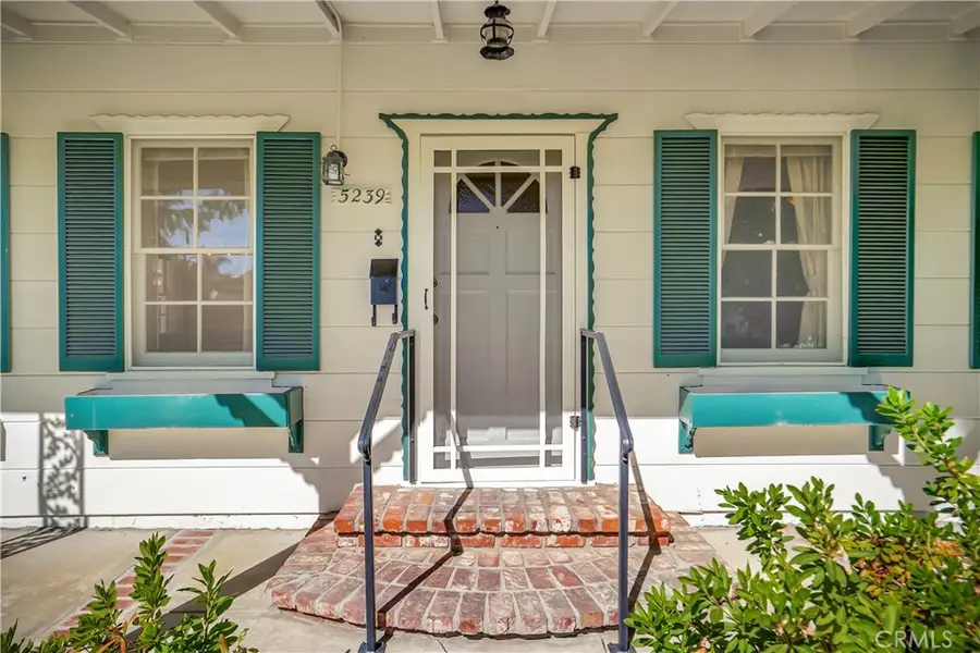 5239 Comercio Avenue, Woodland Hills, CA 91364 - #3