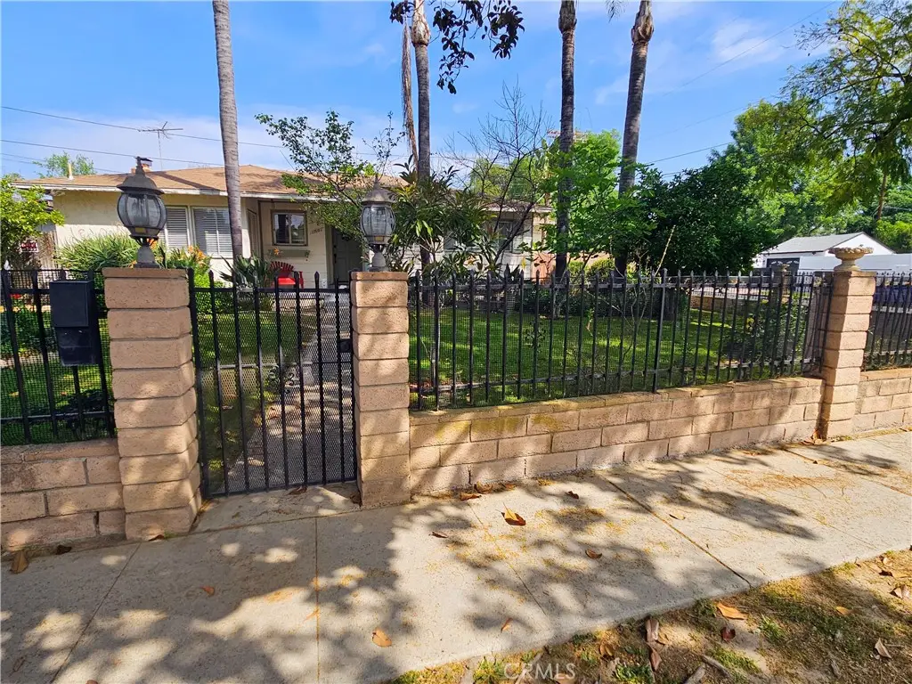 17101 Gault, Lake Balboa, CA 91406 - #1