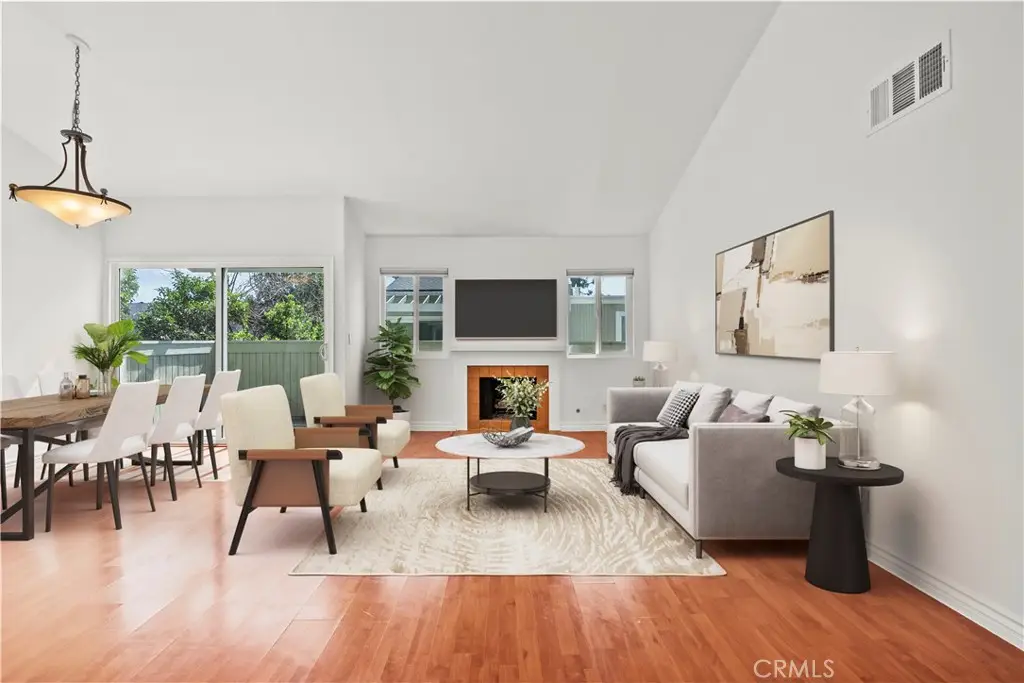 22117 Burbank #5, Woodland Hills, CA 91367 - #1