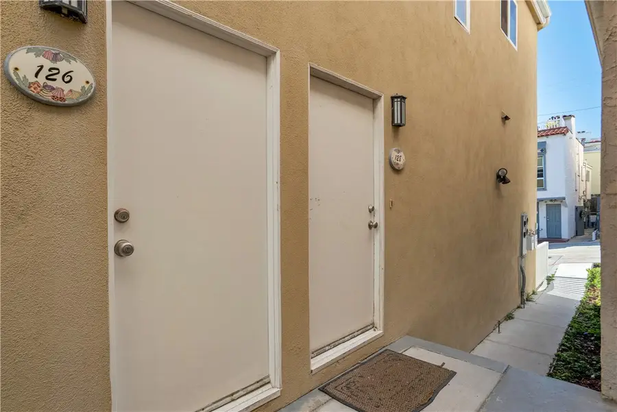 126 43rd, Manhattan Beach, CA 90266 - #3
